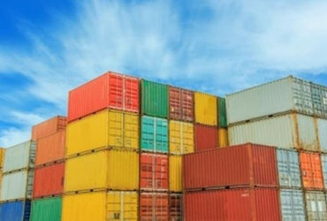 યુદ્ધને કારણે ગુજરાતના બંદરો પર મંદી, હજારો શ્રમિકોની આજીવિકા ઠપ, વતન પાછા ફરે તેવી ભીતિ | Gujarat P…