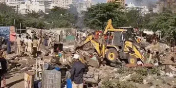 રાજકોટના લક્ષ્મીનગરમાં મેગા ડિમોલિશન, 350થી વધુ ગેરકાયદે ઝૂંપડા તોડી પડાયા | rajkot laxminagar under…