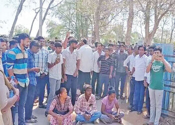 આંત્રોલીમાં મારામારીના આરોપીઓને પોલીસ પંચનામા માટે લાવતા હોબાળો | Uproar as police bring accused of …