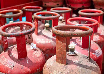 LPGની અછતની અફવા : કાળાબજારમાં ગેસ સિલિન્ડરનો ભાવ 1500 રૂપિયા | Rumors of LPG shortage: Gas cylinder…