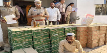 સુખપર ગામ નજીક સફેદ માટીની આડમાં લઇ જવાતો 4.64 લાખનો દારૃ ઝડપાયો | Liquor worth Rs 4 64 lakhs seized…