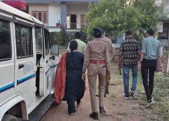 હિંમતનગર: મેરેજ બ્યુરો ચલાવતા દંપતીએ લગ્નના નામે અનેકને છેતર્યા, પોલીસે અર્બુદાનગરમાં દરોડા પાડી તપા…