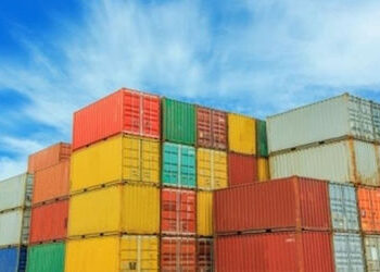 યુદ્ધની સ્થિતિ વચ્ચે શિપિંગ કંપનીઓએ ભાડાં વધારતાં નિકાસ માટે તૈયાર 300 કન્ટેનર અટવાયાં | War Impact:…