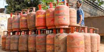 LPG સિલિન્ડર પ્લાન્ટ્સની સુરક્ષા વધારો, બ્લેક માર્કેટિંગ કરનારા સામે કાર્યવાહી કરો: કેન્દ્રનો રાજ્યો…