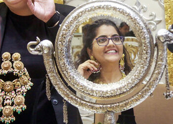 ચાંદીમાં એકાએક 5,000થી વધુનો ઉછાળો, સોનું પણ રૂ. 1.62 લાખને પાર: યુદ્ધની અસર બજાર પર | gold silver p…