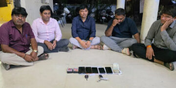 જગતપુર સેવી સ્ટુડિયો એપાર્ટમેન્ટમાં ચાલતા જુગારના અડ્ડા પર દરોડો | PCB Raided on gambling den at jag…