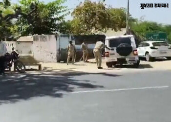 પાટણમાં પોલીસ પહેરા સાથે નીકળેલા વરઘોડામાં બે જૂથ વચ્ચે હિંસક અથડામણ, 25 લોકો ઘાયલ | Patan News Vaye…