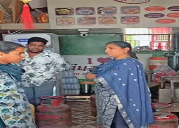 કપડવંજમાં હોટલ, રેસ્ટોરન્ટમાં ઘરેલું ગેસના ઉપયોગ કરતા 5 સિલન્ડર સિઝ | 5 cylinders seized from hotels…