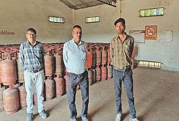 જિલ્લામાં હોટલો અને ગેસ એજન્સીના ગોડાઉનમાં પુરવાઠા વિભાગનું ચેકિંગ | The supply department is checki…