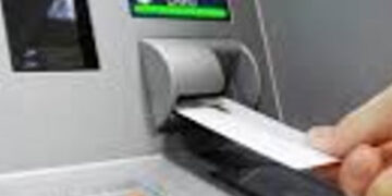 એ.ટી.એમ.માં પૈસા ઉપાડવા ગયેલી મહિલાએ ૪૦ હજાર ગુમાવ્યા | Woman loses Rs 40 000 while withdrawing mone…