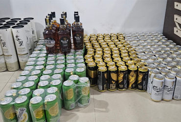 પાળીયાદ ગામની સીમમાંથી બિયરના ટીનનો જથ્થો મળ્યો | A quantity of beer tins was found on the outskirts…