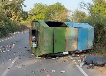 ચાપડ ગામે કચરાની ગાડી પલટી, શ્રમિક ઘવાયો | Garbage truck overturns in Chapad village worker injured