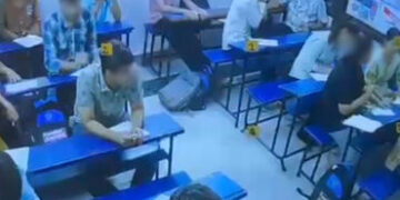 અમદાવાદ: બાપુનગરમાં ટ્યુશનમાં બેસવા જેવી નજીવી બાબતે ધોરણ 11ના વિદ્યાર્થી પર છરીથી હુમલો | Ahmedabad…