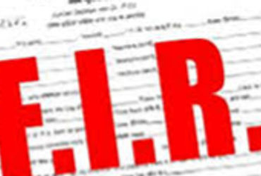 મંદિરના ઓટલા પર બેસીને મોબાઇલ પર વાત કરવાના મુદ્દે ઝઘડો | Argument over talking on mobile phone whil…