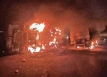 સાણંદના વિરોચનનગર પાસે ટ્રીપલ અકસ્માત, 2 યુવકો જીવતા ભૂંજાયા | Triple accident near Virochannagar Sa…