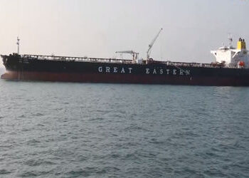 ગુજરાતના દરિયા કાંઠે ‘શિવાલિક’ અને ‘નંદા દેવી’ બાદ વધુ એક જહાજ ક્રૂડ ઓઈલ લઈને પહોંચ્યું | indian shi…