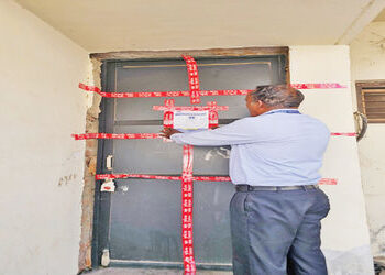 કરમસદ-આણંદ મનપા દ્વારા બાકી વેરો ન ભરતા 13 મકાનો સીલ કરવામાં આવ્યા | Karamsad Anand Municipal Corpor…