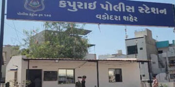 ડોક્ટરને ખોટા કેસમાં ફસાવવાની ધમકી આપી રૂ.6.10 લાખ પડાવી લેનાર ટોળકીની શોધખોળ | Search for gang that…