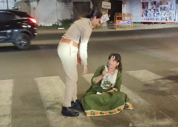 કાલાઘોડા બ્રિજ પાસે નશામાં યુવતીનો હંગામો, કોઈ ગુનો ન નોંધાયો | Drunk girl causes ruckus near Kalagh…