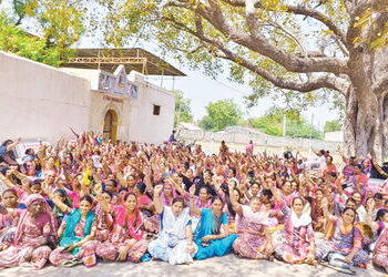 બાલાસિનોરની 163 આંગણાવાડીઓને તાળાં, વર્કર – હેલ્પરોનું વિરોધ પ્રદર્શન | 163 Anganwadis in Balasinore…
