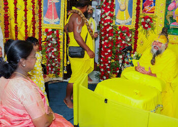 VIDEO: રાષ્ટ્રપતિ દ્રોપદી મુર્મૂ પહોંચ્યા મથુરા-વૃંદાવન, પ્રેમાનંદ મહારાજના આશીર્વાદ મેળવ્યા, રાધે-ર…