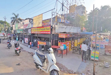 નડિયાદમાં કોલેજ રોડ પર રહેણાંક મિલકતોમાં ચાલતા કોમર્શિયલ એકમોમાં તંત્રની તપાસ | System inspection of…