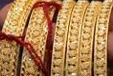 ભરચક લહેરીપુરા ગેટ પાસેનો બનાવ દાન આપવાના નામે બે ગઠિયાઓએ વૃધ્ધાની બે બંગડીઓ સેરવી લીધી | Two mens s…