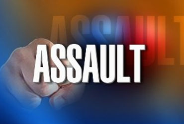 ચાંદીના ઝાંઝર માગી પુત્રવધૂએ સાસુને કેમેરાના સ્ટેન્ડ વડે હુમલો કરતાં ઇજા | daughter in law assault o…