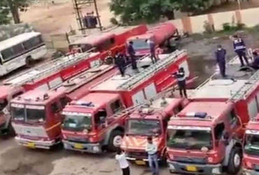 વડોદરા ફાયર બ્રિગેડના કર્મચારીઓના પગારનો મુદ્દો હલ થતાં હડતાળ પાછી ખેંચી | employees of fire brigade…