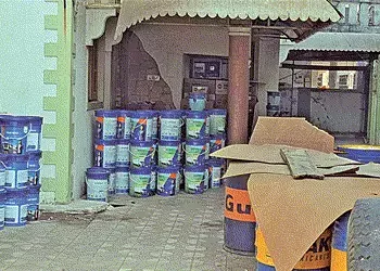 કલોલમાં ઓટો હાઉસના માલિકે મકાનમાં છુપાવેલું રૃપિયા ૧૧ લાખનું ઓઇલ જપ્ત | Oil worth Rs 11 lakhs hidden…