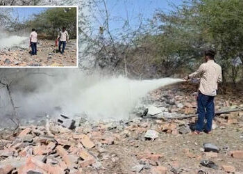 બોટાદ: બરવાળાના બેલા-ટીંબલા ગામ વચ્ચે ફટાકડાની ફેક્ટરીમાં વિસ્ફોટ, એક શ્રમિકનું મોત, માલિક સહિત બે ગ…