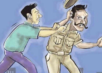 સીદસર રોડ પર પોલીસ પર શખ્સનો છરી વડે હુમલો | Man attacks police with knife on Sidsar Road