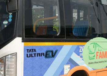 એક વર્ષમાં ૫૬૧ ઈ-બસનો ઓર્ડર અપાયો, અમદાવાદમાં એક વર્ષમાં ૧૯૬૦ ઈલેકટ્રિક બસ રોડ ઉપર દોડતી થશે | 561 e…