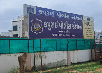 તબીબ પાસેથી રૂ. ૬.૧૦ લાખ પડાવી લેવાના બનાવમાં આરોપીઓ હજુ ફરાર | Accused still absconding in Rs 6 10 …