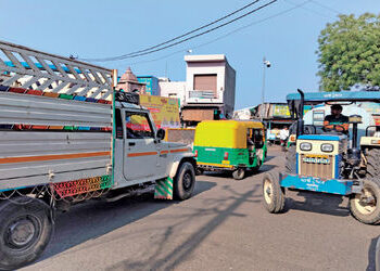 લીંબડીના મુખ્ય માર્ગો પર આડેધડ વાહન પાર્કિગથી ટ્રાફિકની સમસ્યા વકરી | Traffic problems worsen due to…