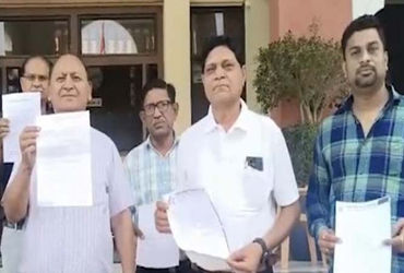 આજવા રોડ સરદાર એસ્ટેટના 70થી વધુ નાના-મોટા ઉદ્યોગો ગેસ સિલિન્ડર નહીં મળતા ઠપ: કલેકટરને રજૂઆત | 70 in…