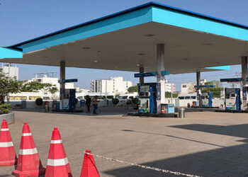 કંપનીઓ ઈંધણની નુકસાની ટાળવા પેટ્રોલ પંપને ઓછો જથ્થો આપે છે | Companies are supplying less quantity t…