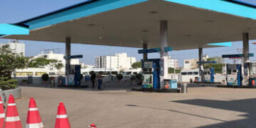 કંપનીઓ ઈંધણની નુકસાની ટાળવા પેટ્રોલ પંપને ઓછો જથ્થો આપે છે | Companies are supplying less quantity t…