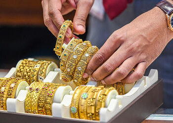 યુદ્ધ અટકવાના સમાચારથી શેર બજારમાં તોફાની તેજી! સોના-ચાંદીના ભાવમાં આજે ફરી કડાકો | share market bou…