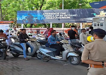 વડોદરા શહેરના તમામ પેટ્રોલ પંપો પર આજે બુધવારે સવારથી સ્થિતિ સામાન્ય થઈ : લાઈનો ગાયબ | The situation…