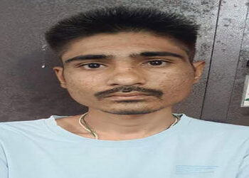 ધ્રાંગધ્રાના કારદાર શેરીમાં જુગાર રમાડતો શખ્સ ઝડપાયો | Man caught gambling on Dhrangadhra’s Kardar S…