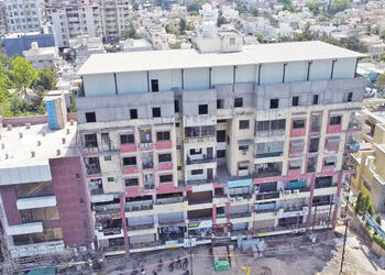 શીતવંદન કોમ્પ્લેક્સમાં માત્ર નોટિસ આપી મામલો ઠારે પાડવાનો આક્ષેપ | Allegations of settling the matte…