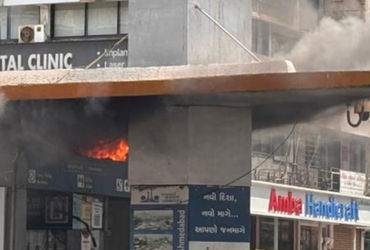 આગને પગલે અફરાતફરીનો માહોલ , શિવરંજની BRTS બસસ્ટેન્ડના કેશકાઉન્ટર પાસે આગથી નુકસાન | Chaos following…