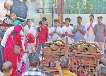હરીશ હવે સુખી સ્થાને પહોંચી ગયો અંતિમ વિદાય આપતા ભાવુક પિતા | Harish has now reached a happy place e…
