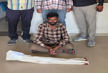 ચોટીલાના યુવકે હથિયાર સાથે ફોટો વાઇરલ કરતા ધરપકડ | Youth from Chotila arrested for posting photo wit…