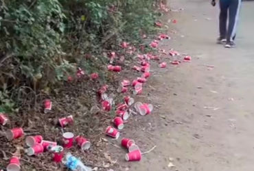 નાસ્તાની ડીસો અને ચા ના કપ ફેંકી દેવાતાં નર્મદા પરિક્રમામાં અનેક સ્થળે ગંદકી | Garbage at many place…