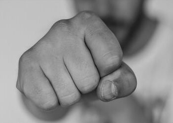 જામનગર નજીક લોઠીયા ગામમાં ડી.જે.ની લાઈટ ચાલુ રાખવા જેવી સામાન્ય બાબતમાં યુવાન પર જીવલેણ હુમલો કરી હત…