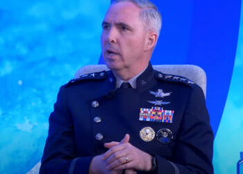 હિંદ મહાસાગરમાં યુદ્ધના મંડાણ! ઈરાનની વધતી તાકાતે અમેરિકાના સુરક્ષા નિષ્ણાતોને ચોંકાવ્યા | Iran s Mi…