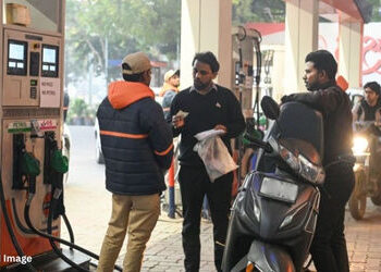 પેટ્રોલ-ડીઝલ પર સૌથી મોટું ટેન્શન દૂર? સરકારે કહ્યું- 60 દિવસનો સ્ટોક છે, LPG પ્રોડક્શન 40 ટકા વધ્યુ…