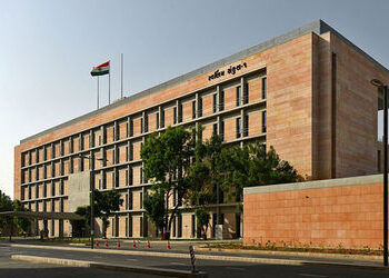 ગુજરાત વહીવટી તંત્રમાં મોટા ફેરફાર: IAS, GAS અને મહેસૂલ વિભાગમાં મોટાપાયે બદલી-બઢતી | Gujarat admini…